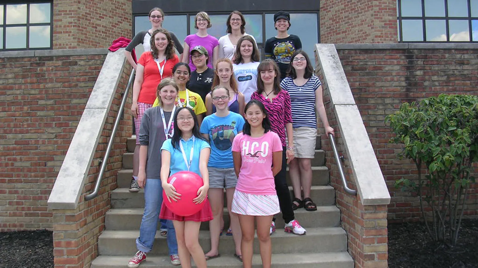 students and mentors group photo
