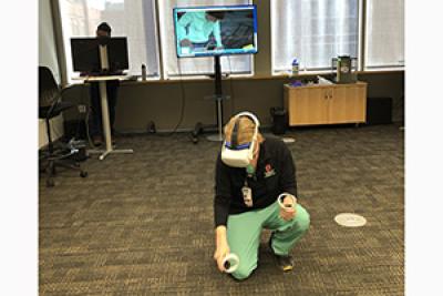 student triaging a victim during Virtual Reality diaster training